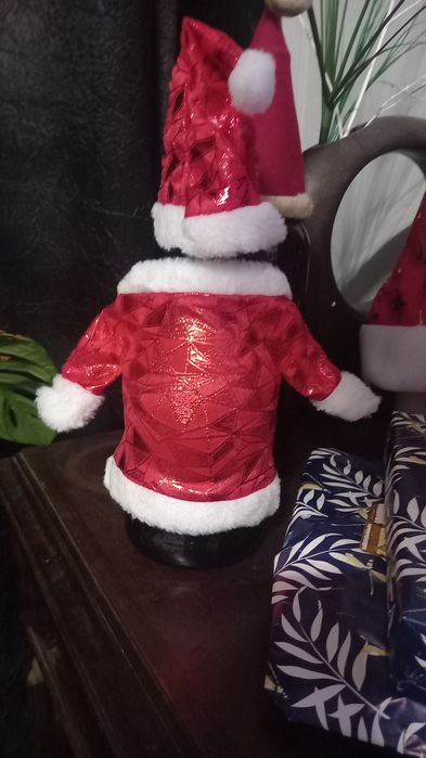 Vendo vestido de natal pra garrafas