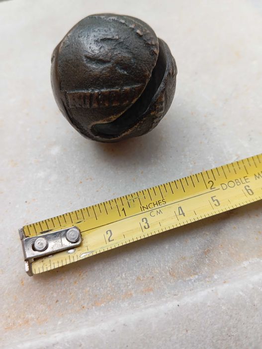 Campainha "dama antiga", em bronze, e guizo em bronze
