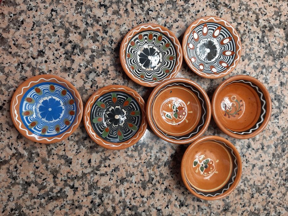 Cerâmica pratos e canecas