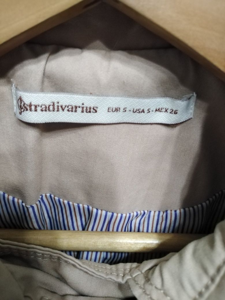 Gabardina marca stadivarius