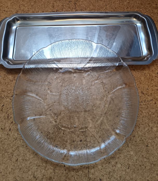 Prato de bolo e travessa em inox