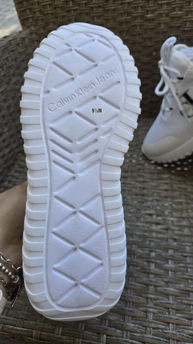 жіночі кросівки на кожен день від Calvin Klein