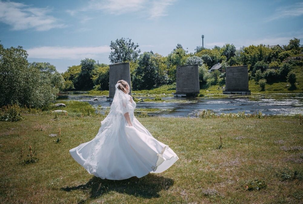 Весільна сукня з мереживом