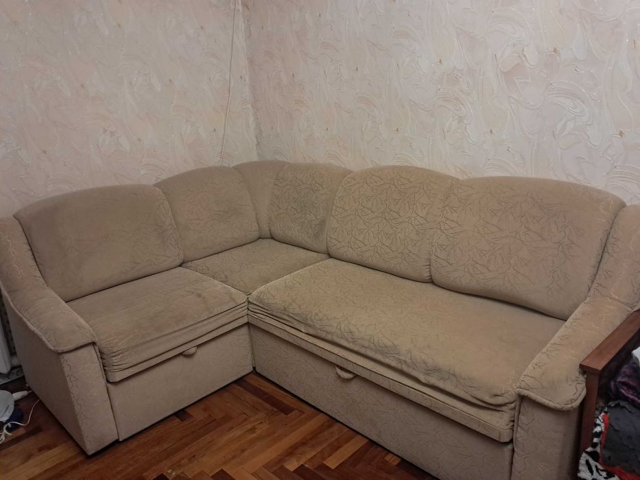 Диван віддам терміново