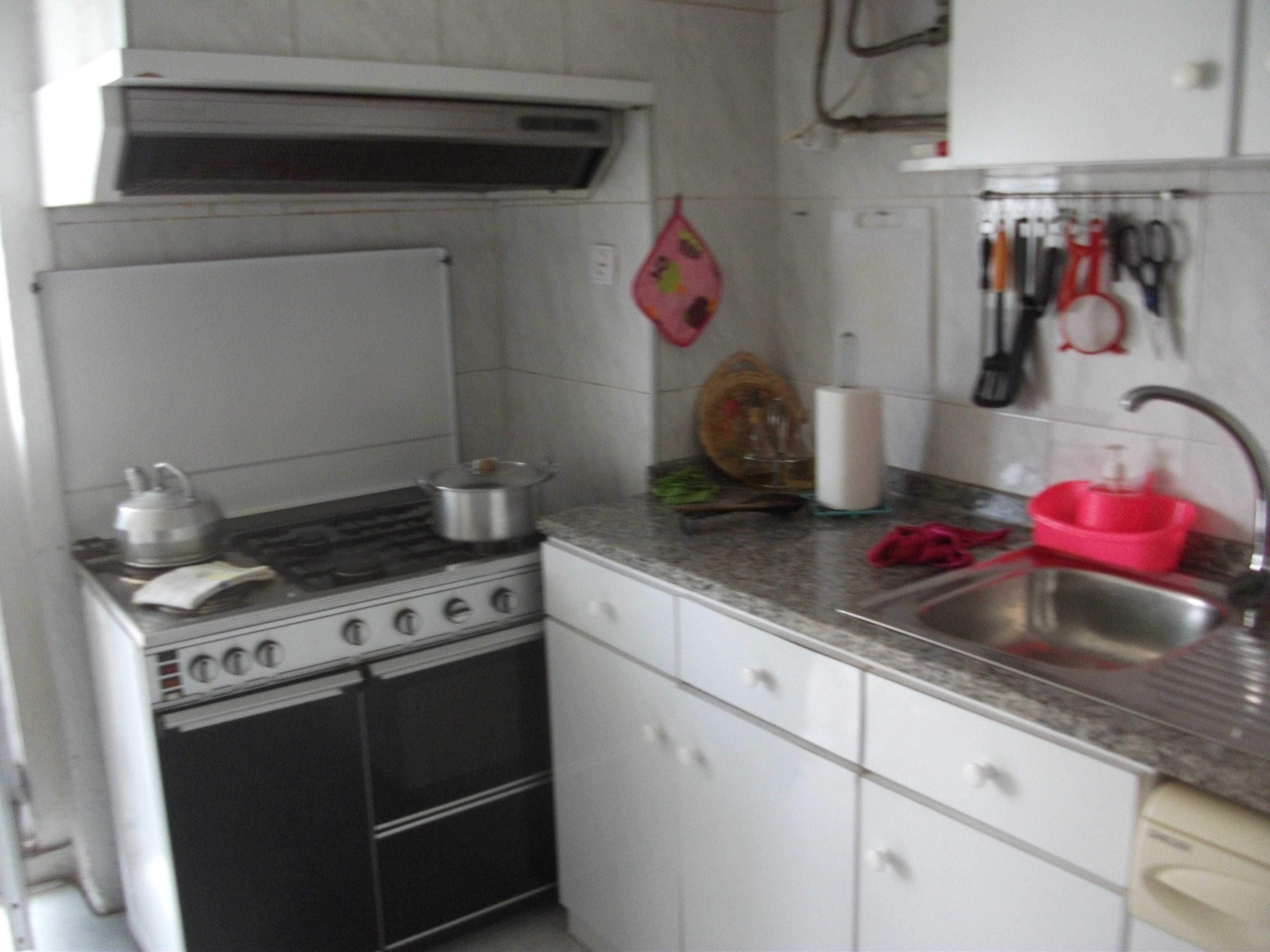 Quarto  espaçoso  a  1  menina  ou 2 meninas   no  CENTRO do Porto