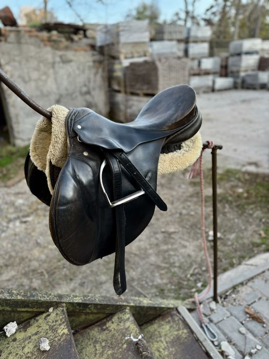 Сідло на коня Седло на лошадь