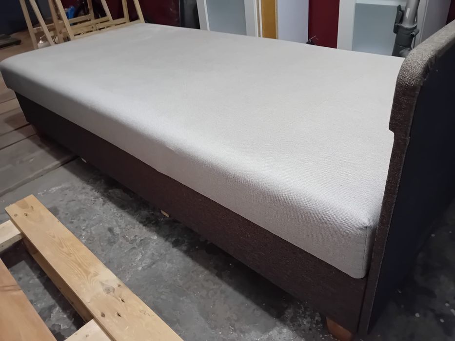 Łóżko/ tapczan z miejscem do przechowywania