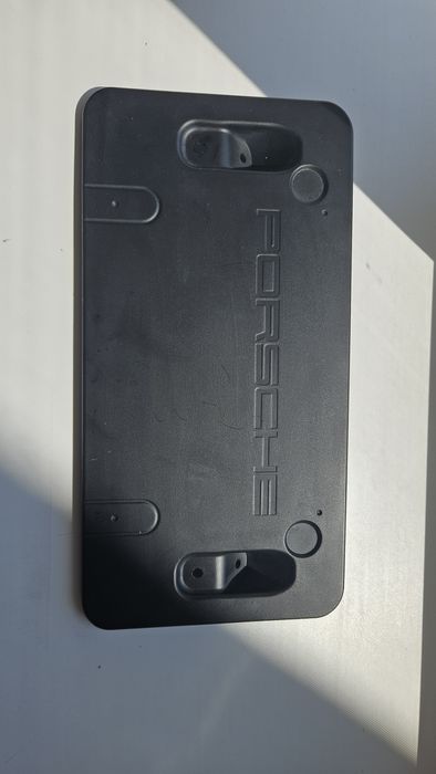 Подіум (тримач) номерного знака macan 95b807287a (95b807287c)