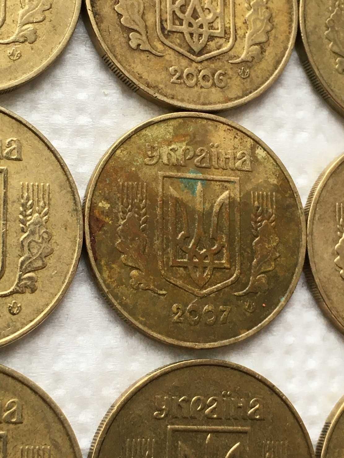 Монета 50 копеек 2007 года. Желтый металл.