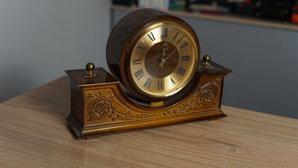 Вінтажний настільний годинник
