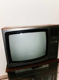 Televisão sanyo vintage a funcionar