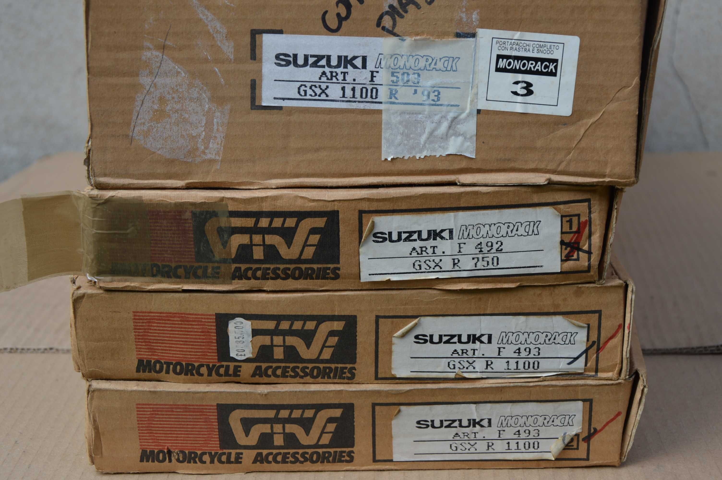 Suzuki gsxr 750/1100 olejak/wodniak GIVI stelaz pod kufer centralny