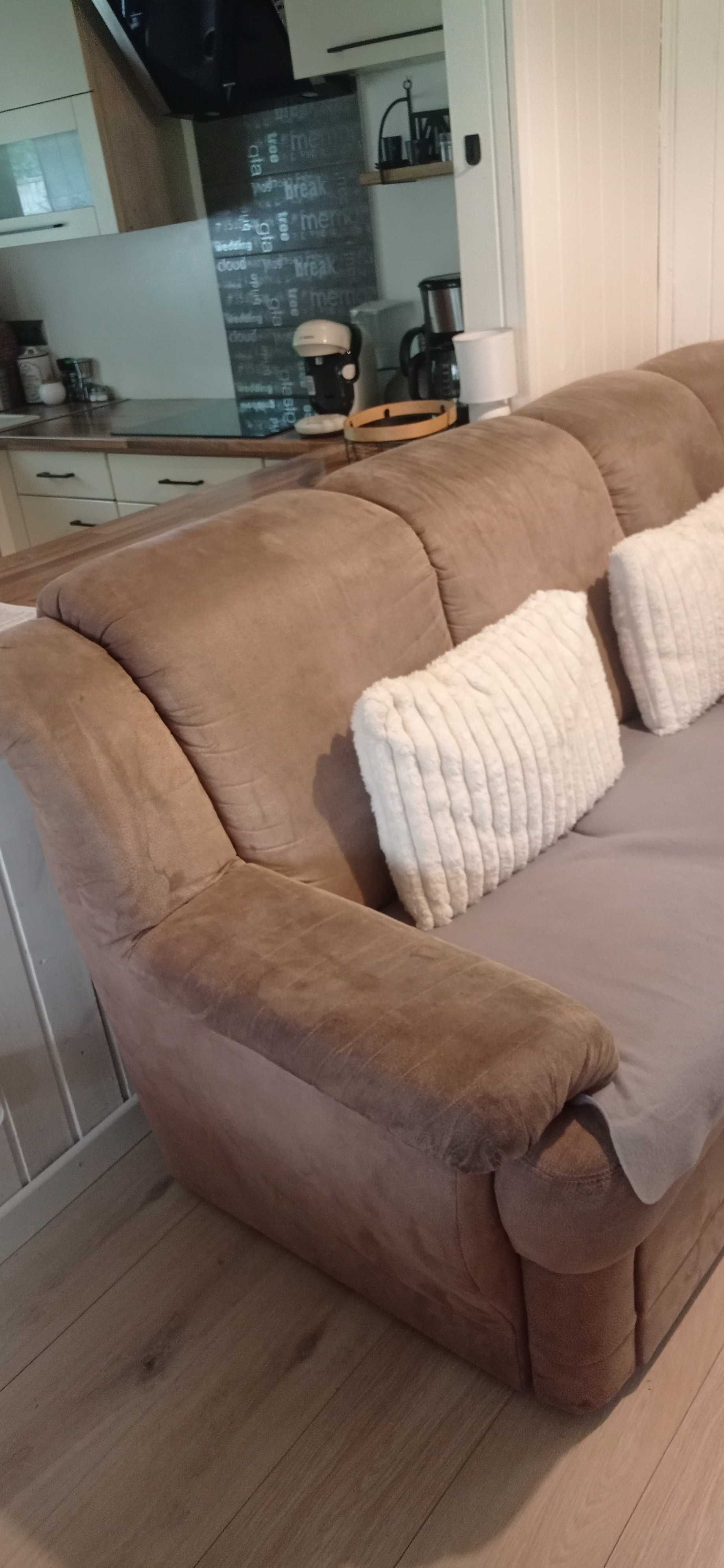 Narożnik 220x260 rozkładany z funkcją spania i pojemnikiem na pościel