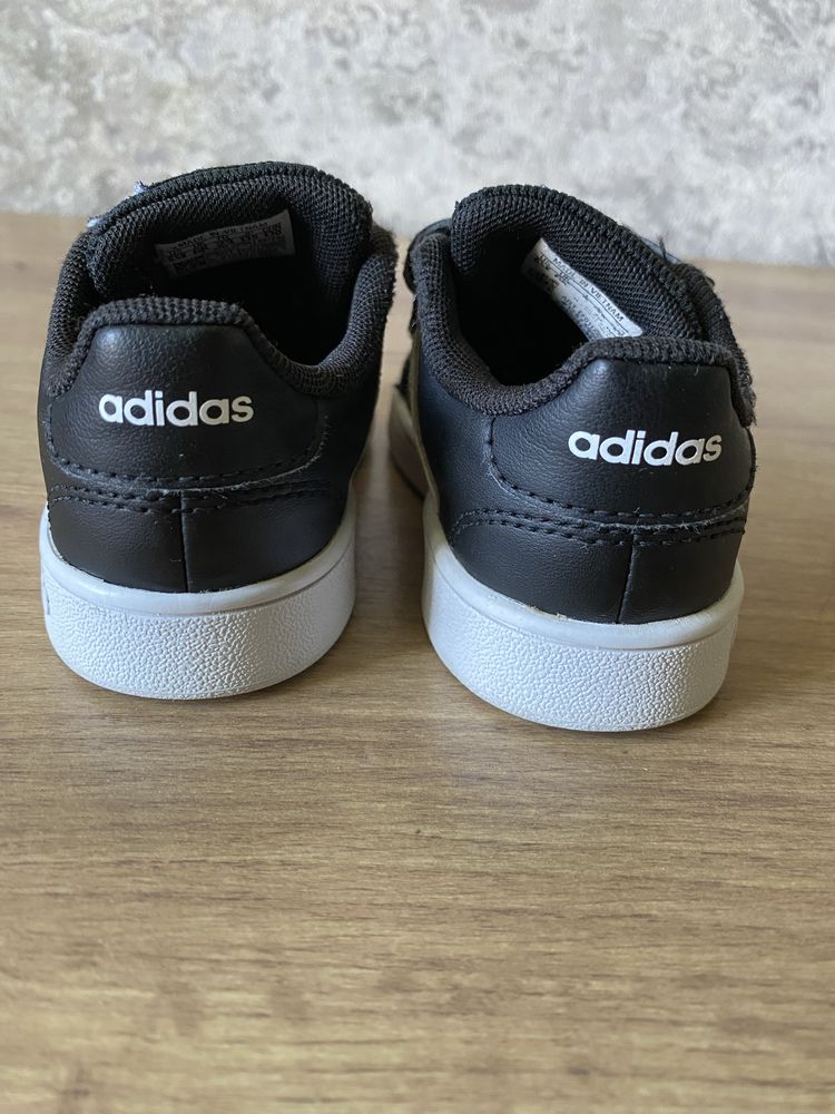 Кросівки adidas