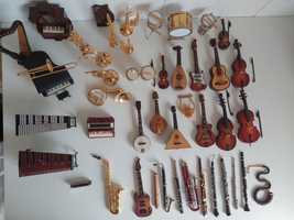 Colecção de instrumentos musicais em miniatura