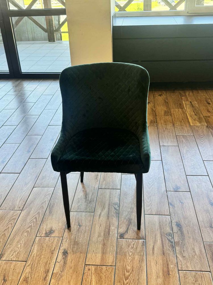 Krzesla do restauracji - granatowe, butelkowa zielen, żółte