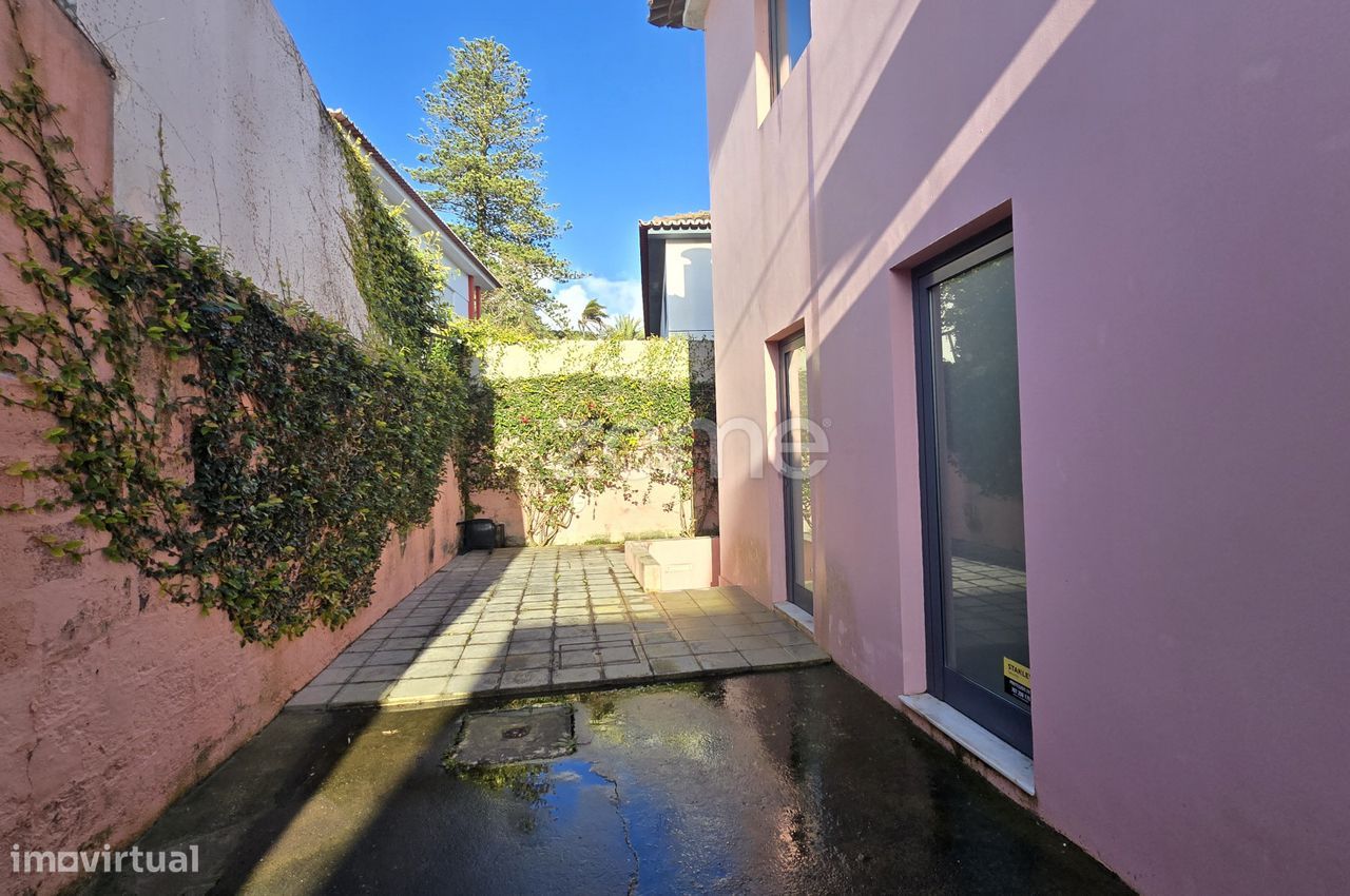 Moradia T8 - Bairro da Vitória