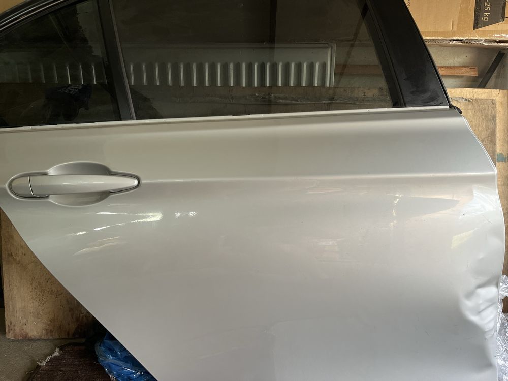 Двері bmw f30  a83