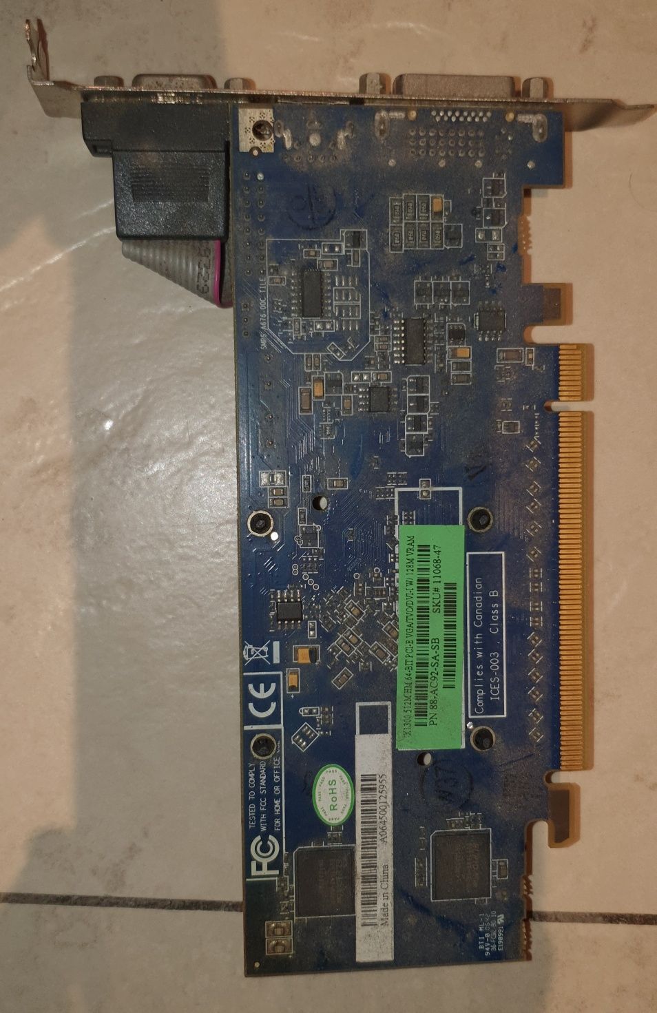 Placa de vídeo Sapphire DVI / CRT / Svideo