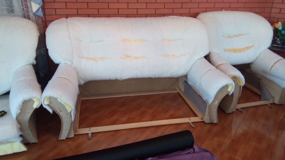 Ремонт і перетяжка м'яких меблів на дому у замовника. Швидко якісно.