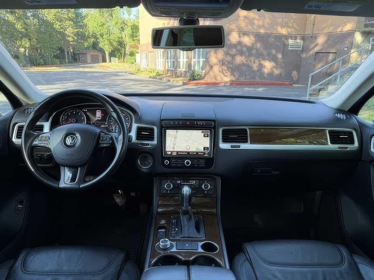 2015 Volkswagen Touareg VR6 Sport with Tech