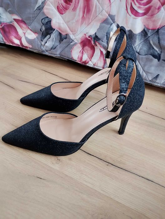 Nowe szpilki rozmiar 39 czarne błyszczące na obcasie