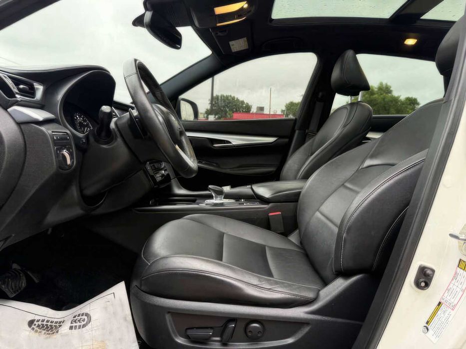 Infiniti QX50 Luxe      2021