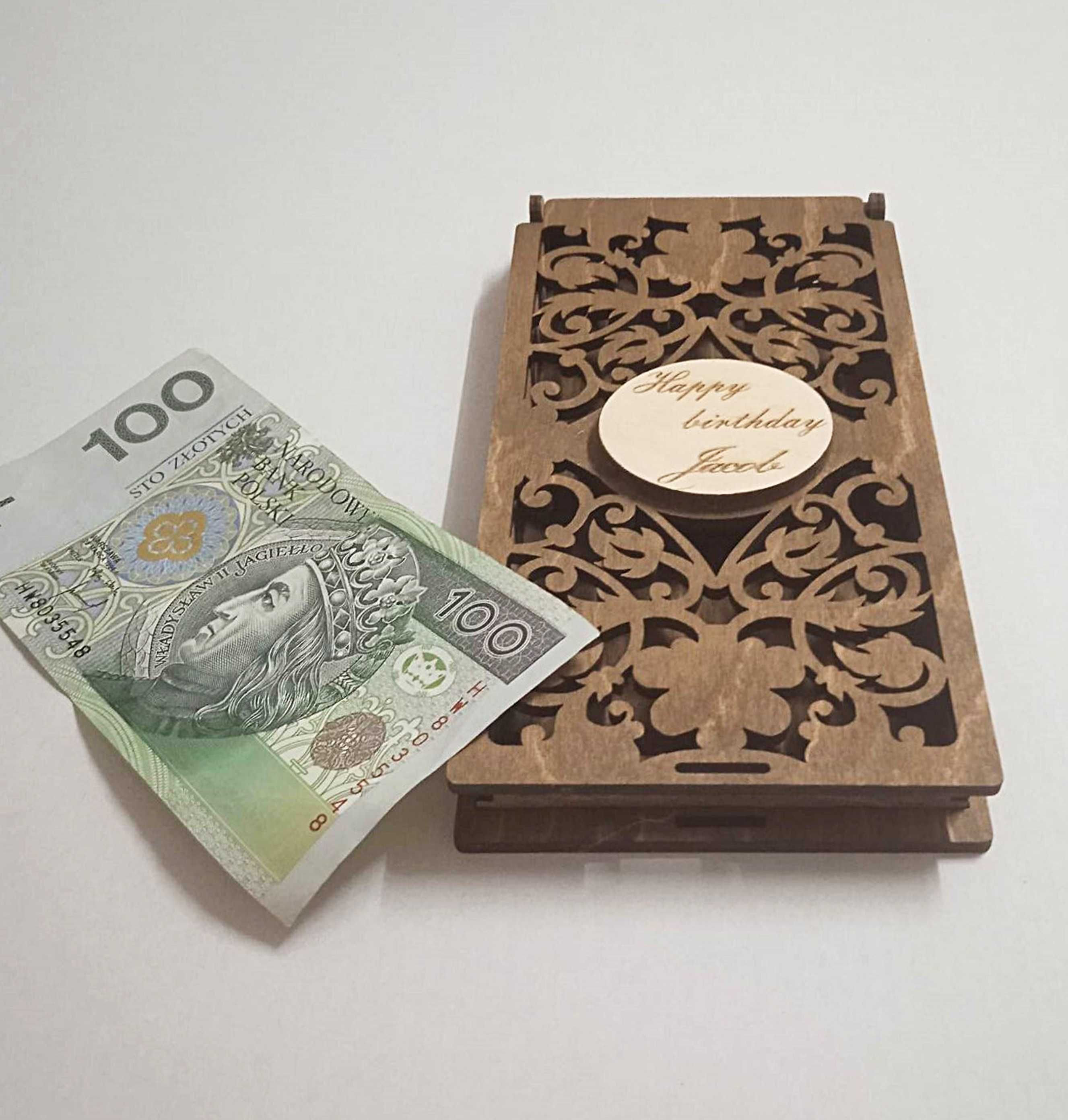 Drewniane pudełko na  pieniędze ślub. skarbonka.