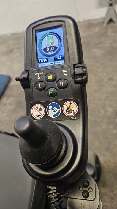 Promoçãode Natal. Antes 7500 . Cadeira de rodas elétrica como nova