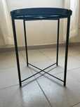 Mesinha de cabeceira verde 10 € .