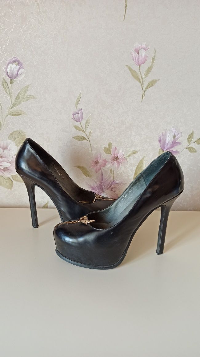 Черные туфли на каблуке шпильке кожаная женская обувь в ресторан