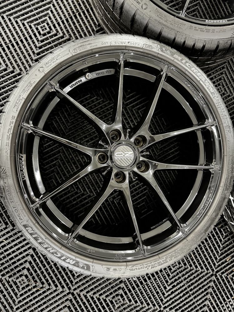 Oz Lagerra HLT 19” 5x114,3 8j ET45+ Michelin Pilot Sport 4s