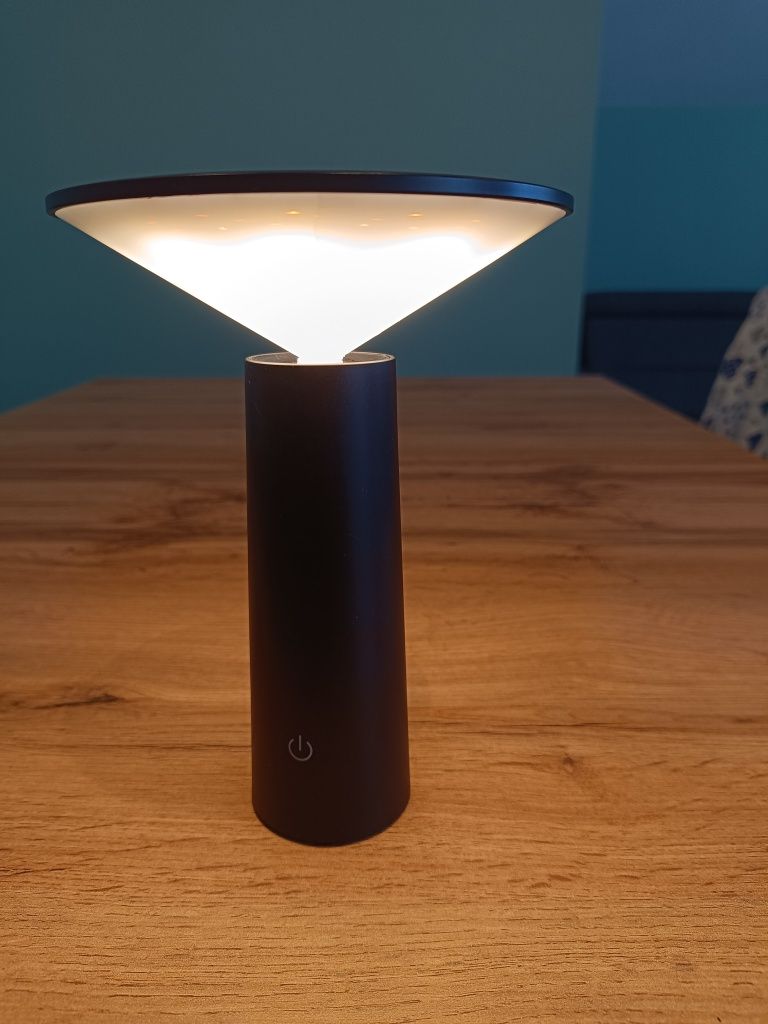 Lampa nocna  Acmhnc