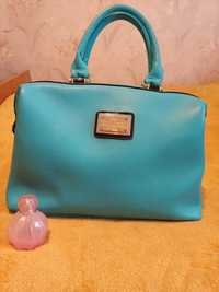 Красива сумка блакитного кольору