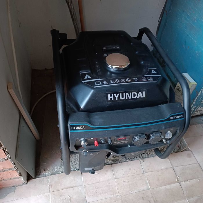 Продам бензиновий генератор  Hyundai HHY 3050FE