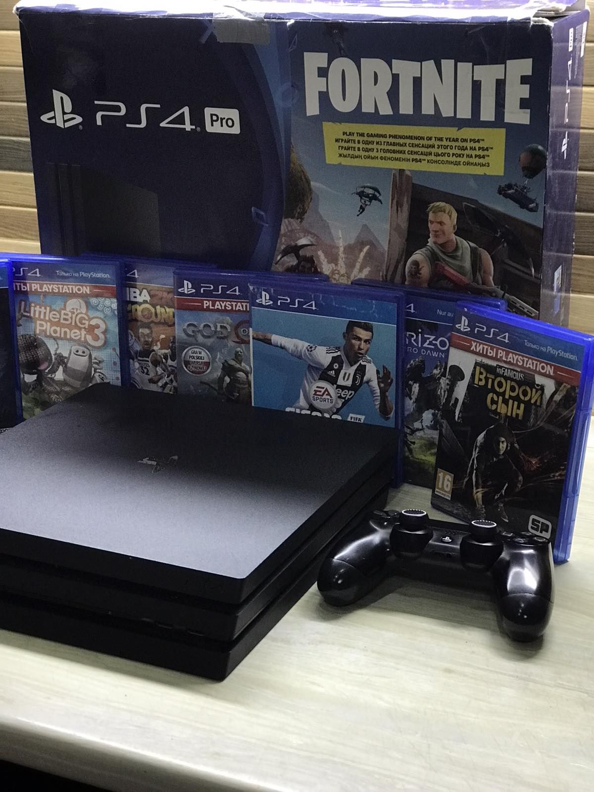 Sony PlayStation 4 Pro, в гарному стані