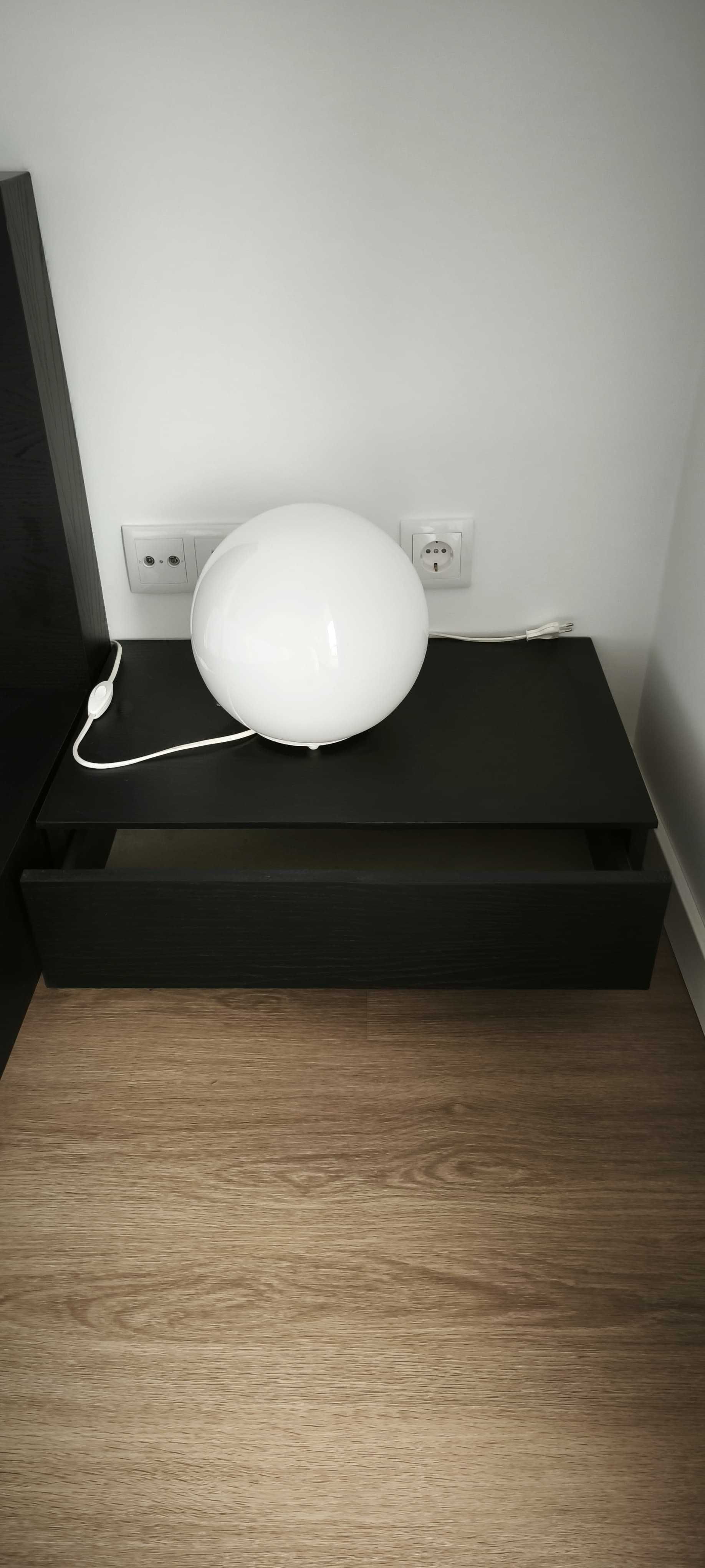 Cama de casal + colchão + mesas de cabeceira