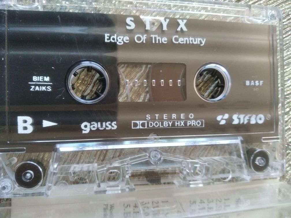 Kaseta magnetofonowa grupy rockowej Styx pt . Edge Of The Century .