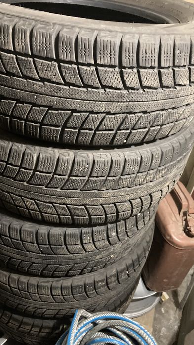 Продам зимову гуму 5 шт. 225х65 r17