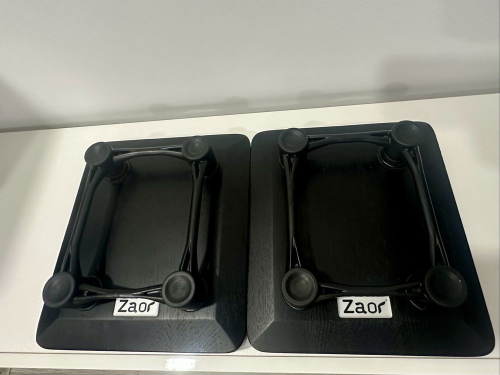 Isoacoustics Aperta Zaor Stands