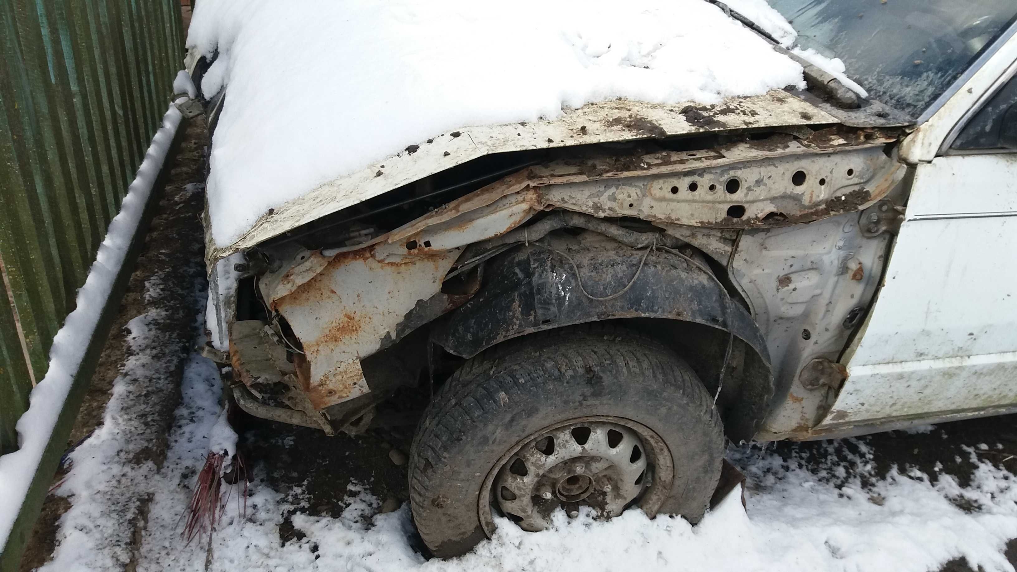 Mazda 323. після ДТП, Без двигуна.