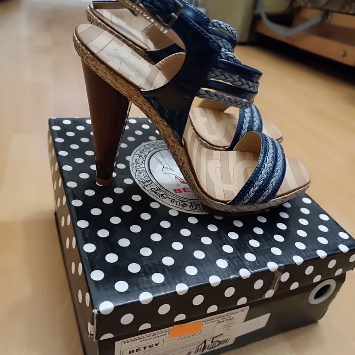 Босоніжки розмір37-38