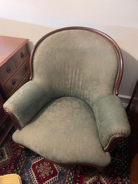 Cadeirão antigo verde