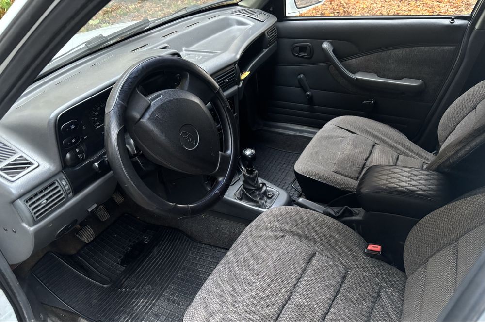 DAEWOO NEXIA 2007 рік газ бензин справна