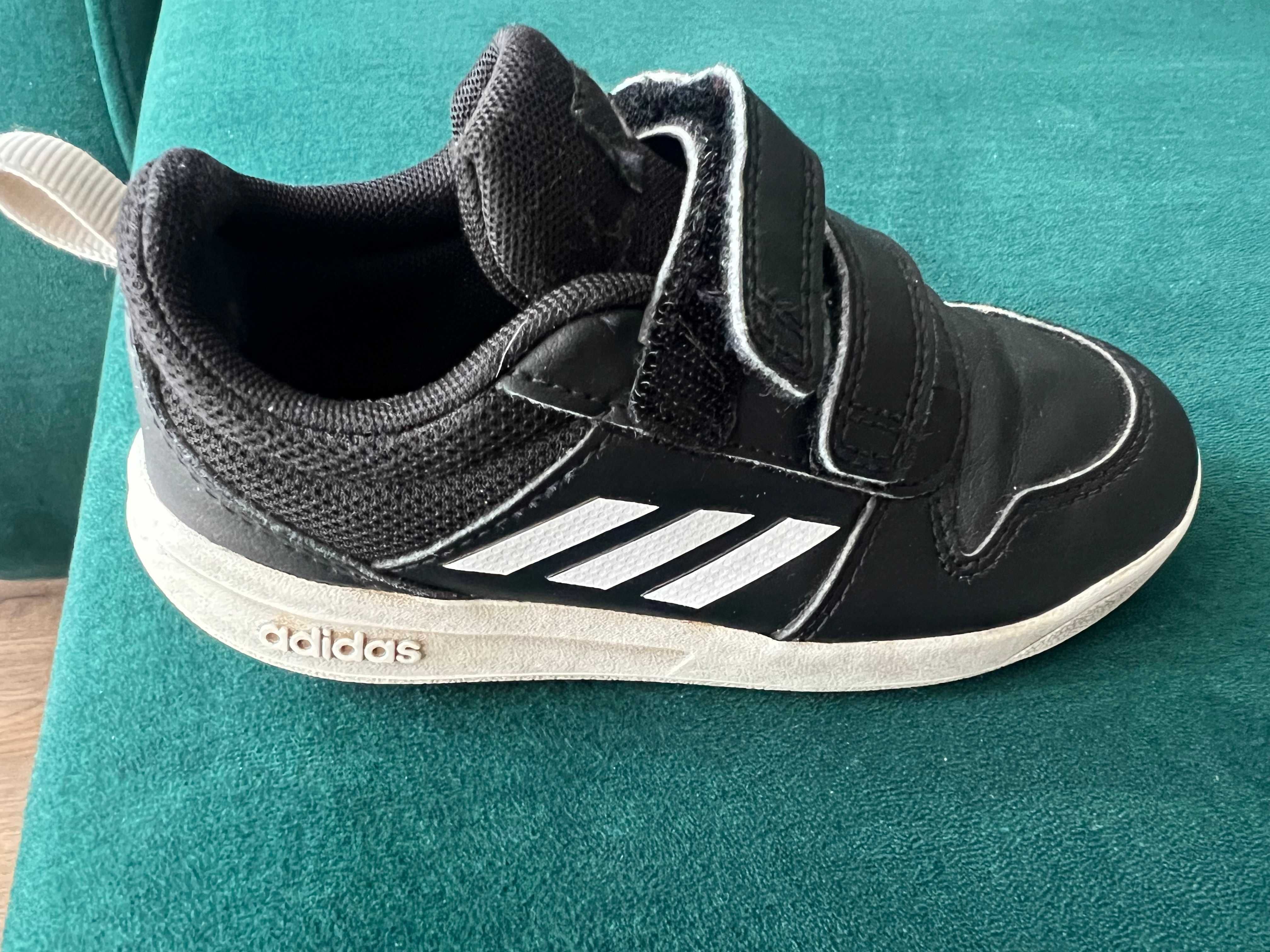 Buty Adidas Tensaur dla dziecka, rzepy, art. S24054, rozmiar 27