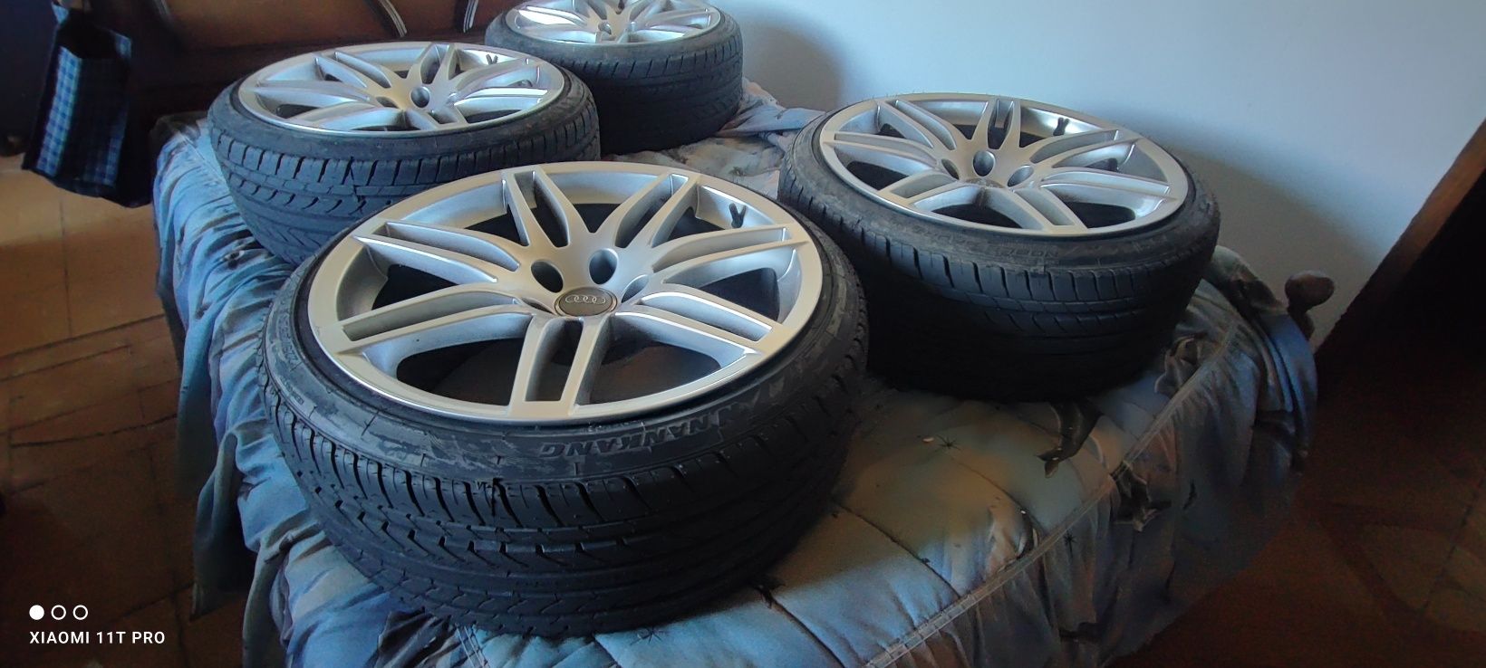 Vendo jantes com pneus originais RS4 B7 5 112 aceito trocas