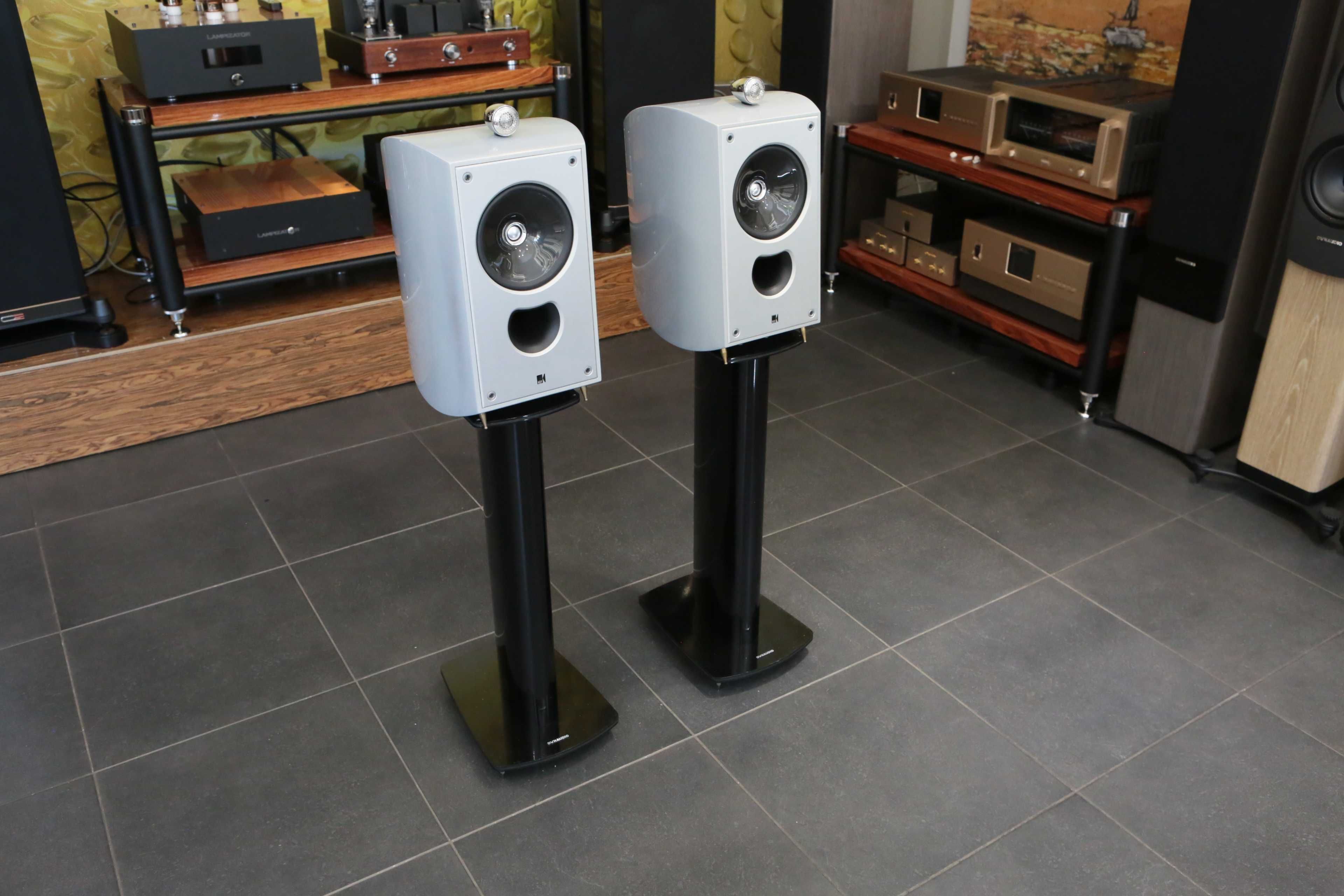 KEF XQ one kolumny podstawkowe