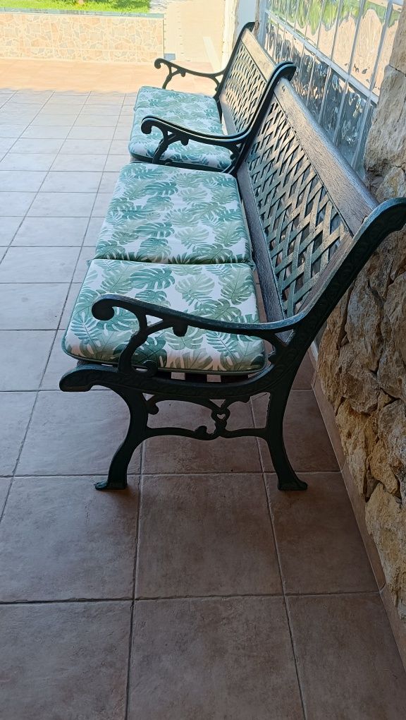Bancos de jardim madeira e ferro forjado