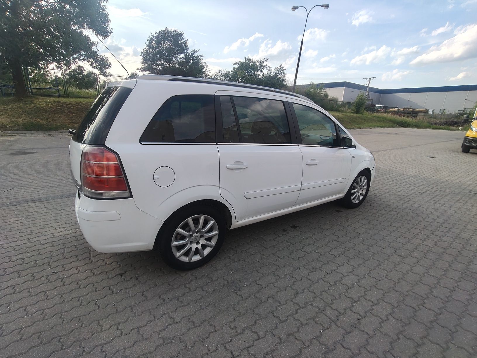 Opel Zafira 1.9cdti 7 osob
