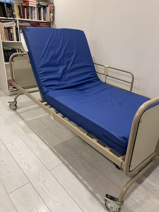Кровать для лежачіх людей